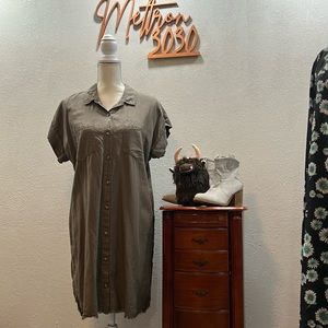 NWOT army green t-shirt, dress button-down breast pocket 100% Lyocell